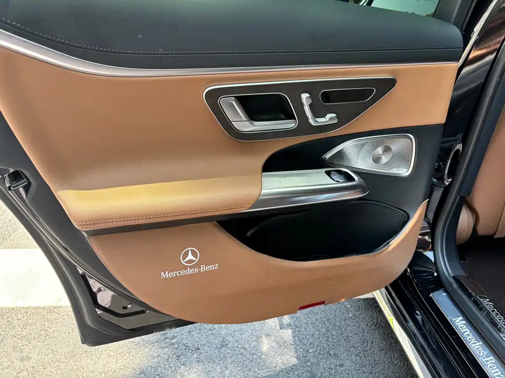 Mercedes-Benz E-Class 2025 — фото 10