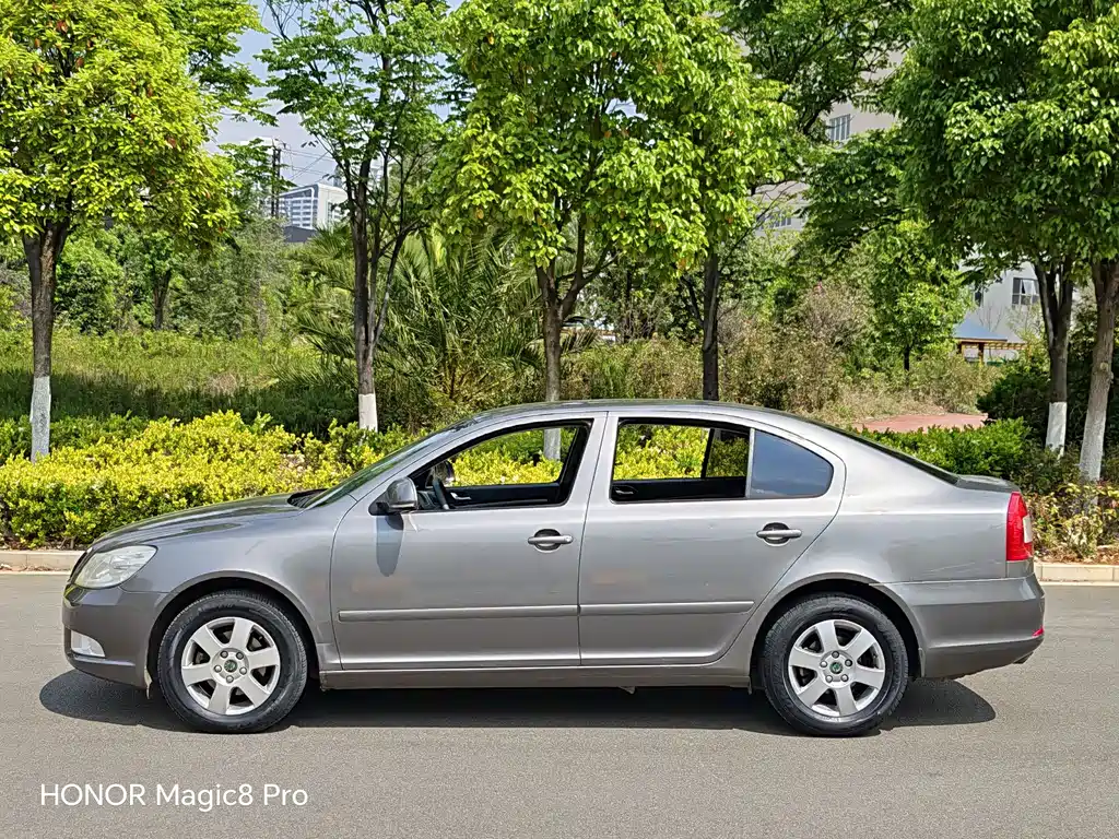 Skoda Octavia 2012 — фото 10