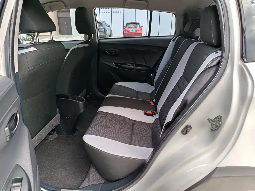 Toyota Yaris L 2022