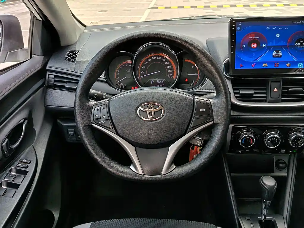 Toyota Yaris L 2022 — фото 8