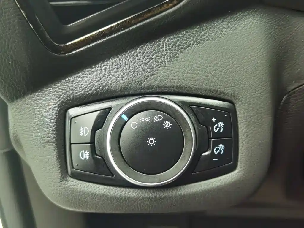 Ford Kuga 2015 — фото 21