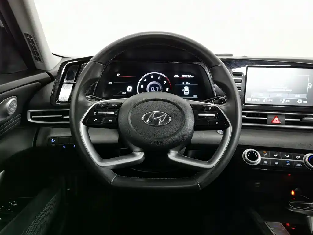 Hyundai Elantra 2022 — фото 11