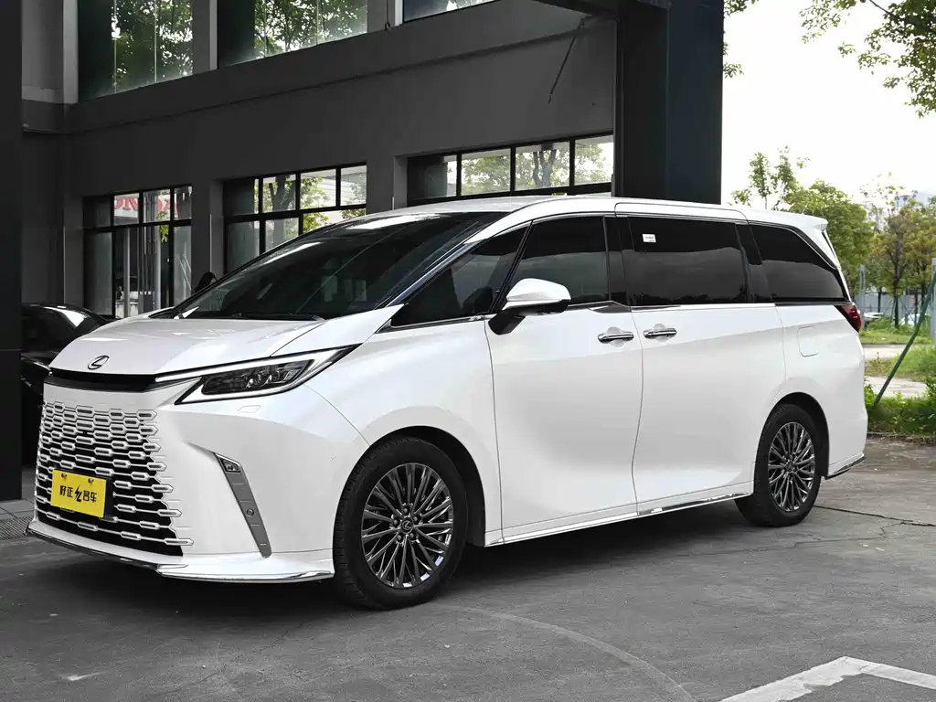 Lexus LM 2026 — фото 1