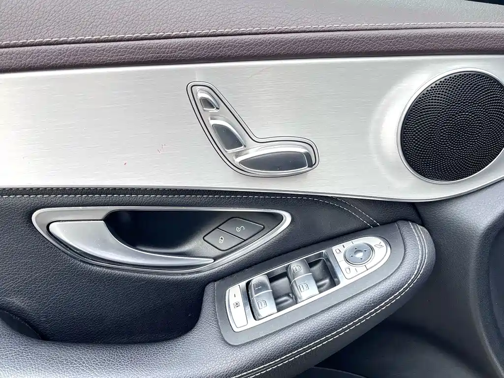 Mercedes-Benz GLC 2018 — фото 18