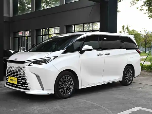 Lexus LM 2026