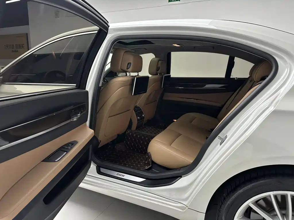 BMW 7 Series 2014 — фото 20