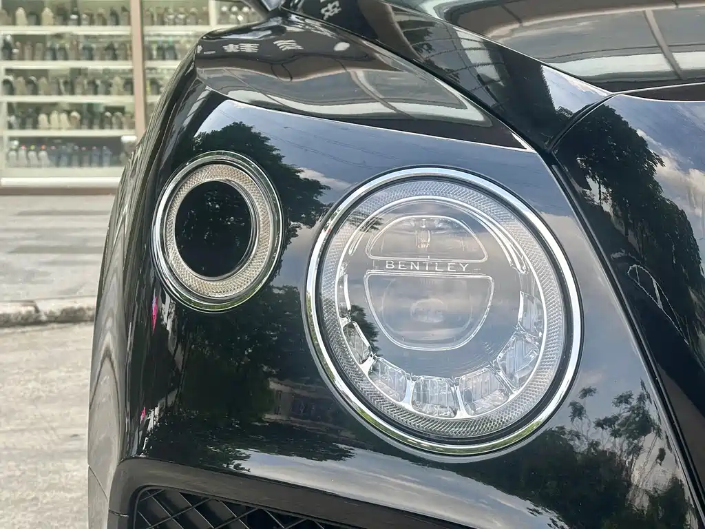 Bentley Bentayga 2018 — фото 18