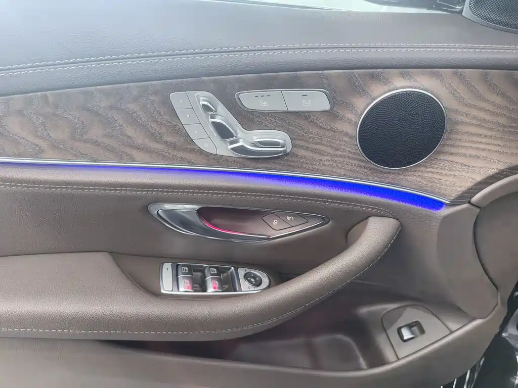 Mercedes-Benz E-Class 2023 — фото 13