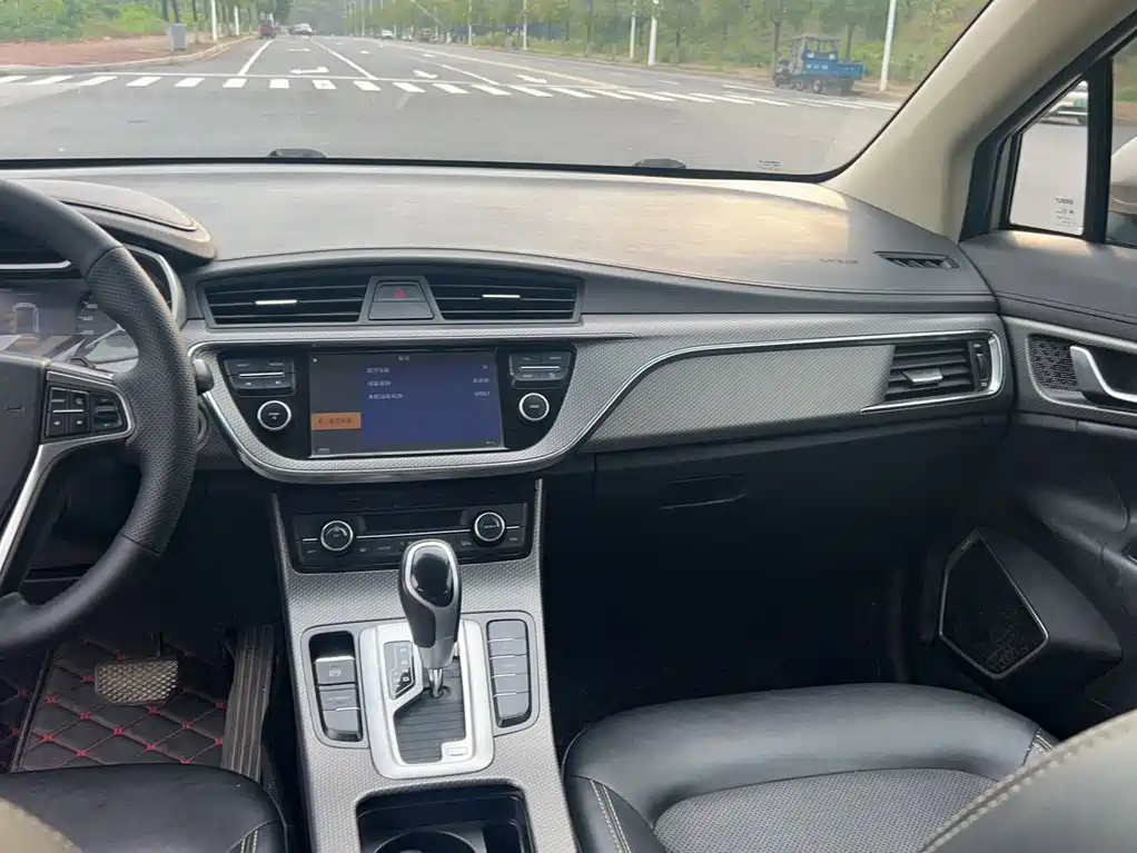 Geely Emgrand GS 2018 — фото 13