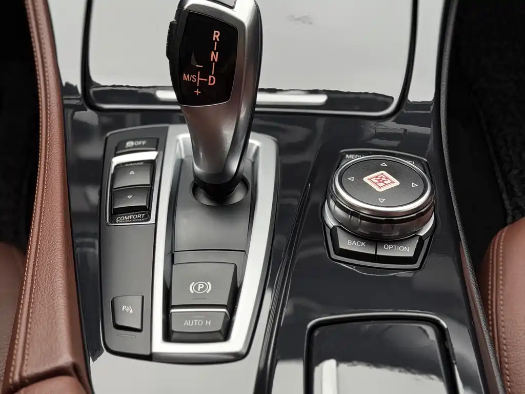 BMW 5 Series 2015 — фото 13