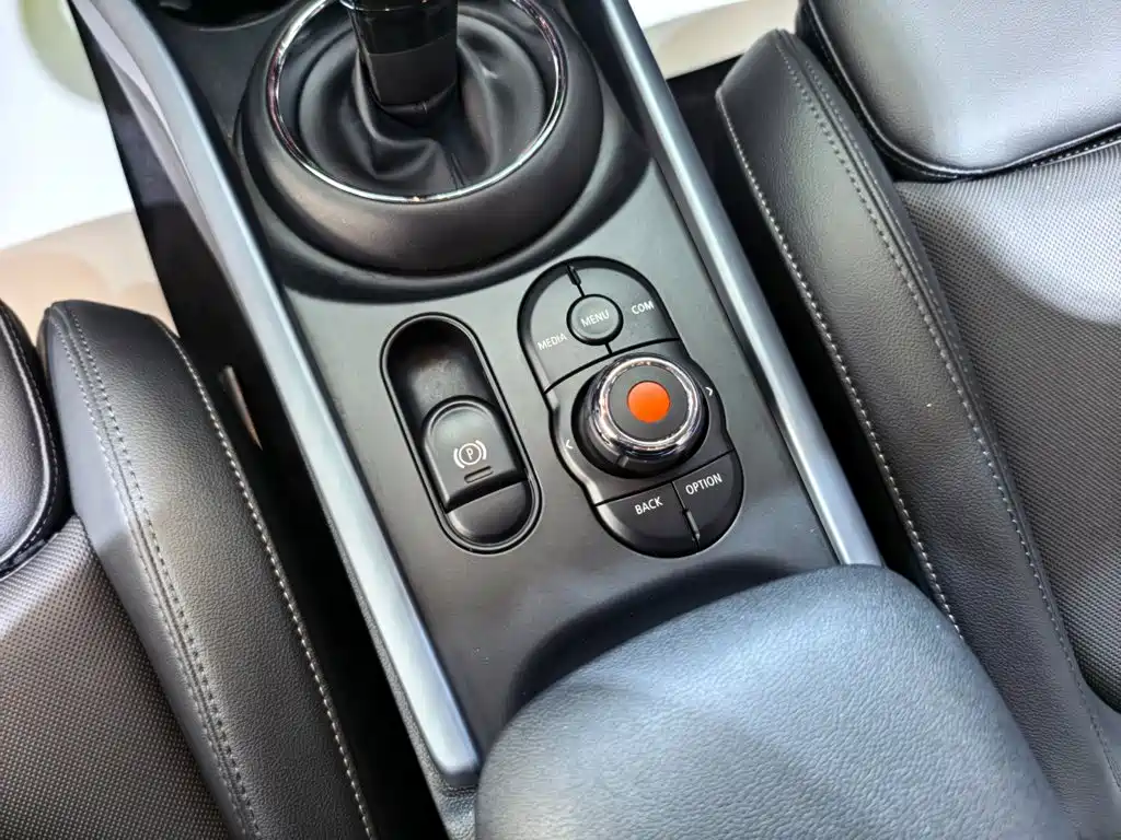 MINI Clubman 2020 — фото 12