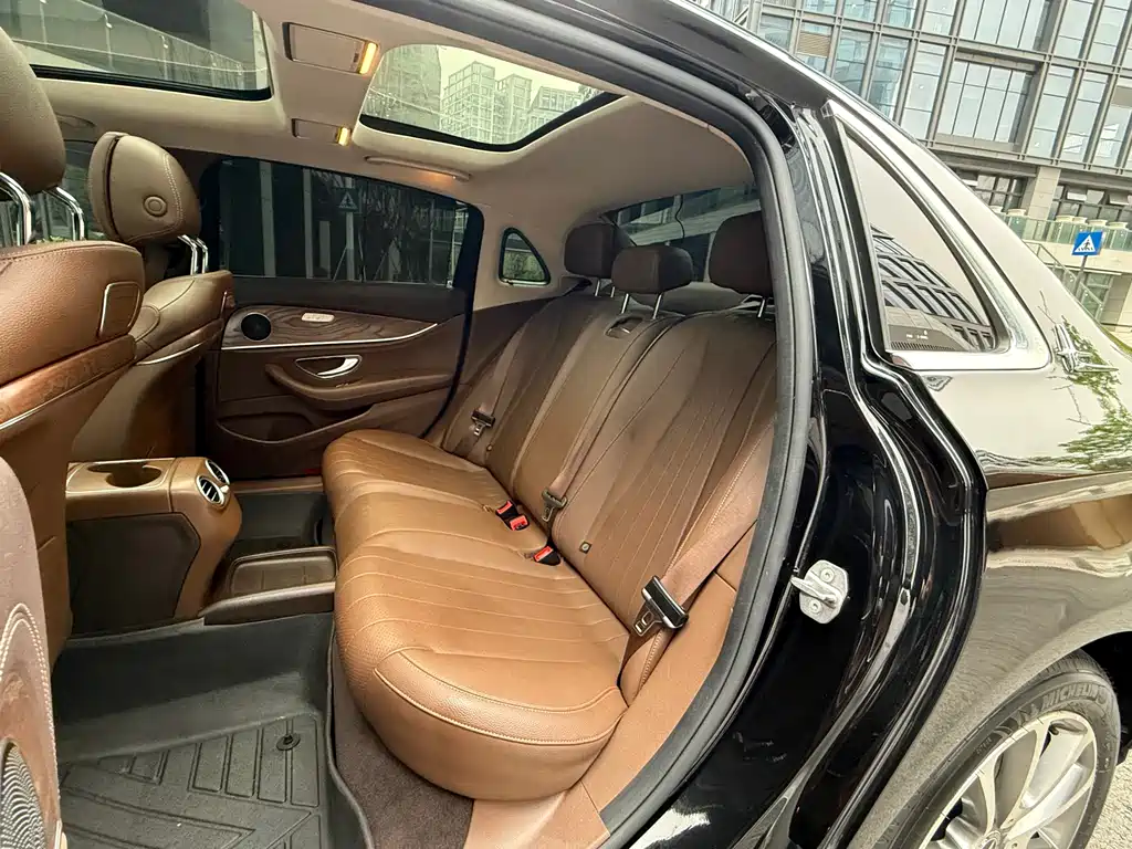 Mercedes-Benz E-Class 2017 — фото 12