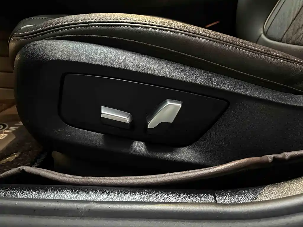 BMW 5 Series 2021 — фото 14