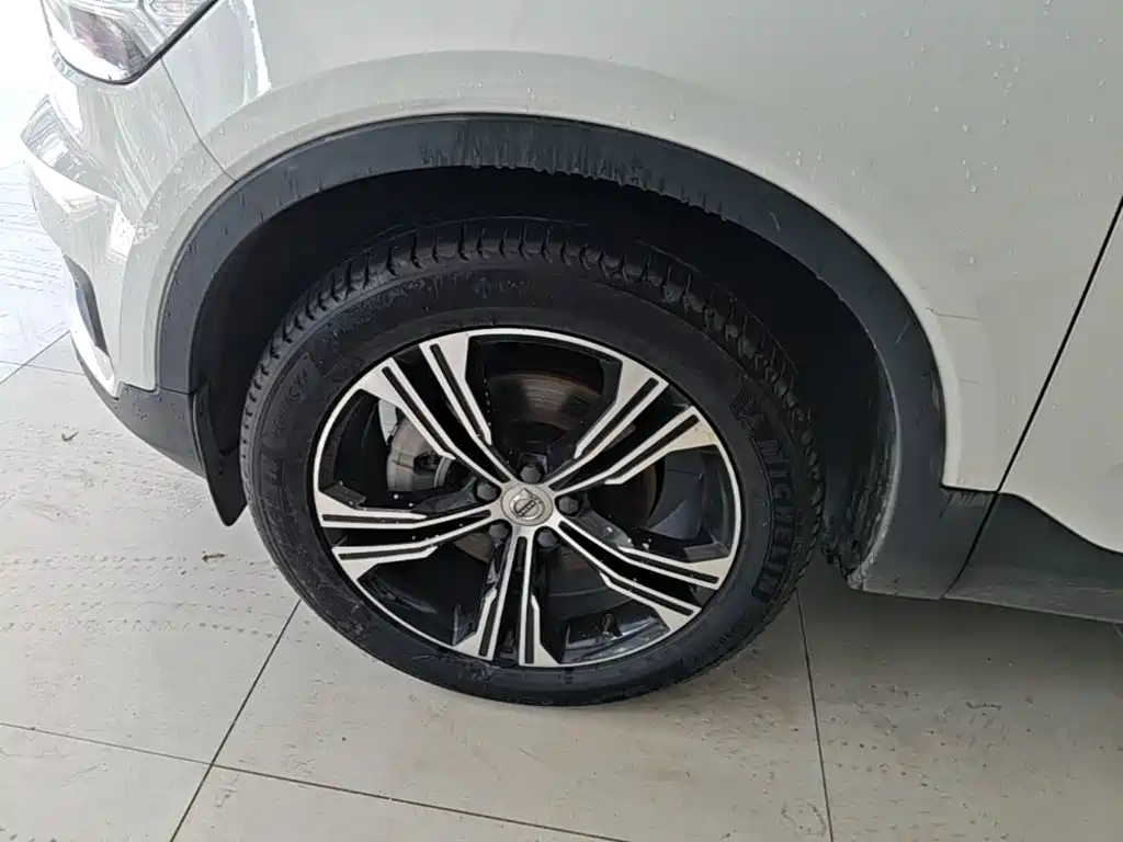 Volvo XC40 2021 — фото 23