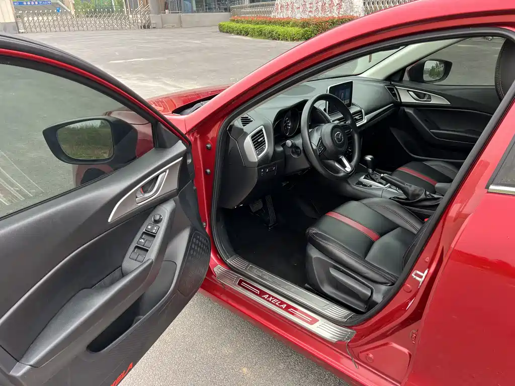 Mazda 3 Axela 2019 — фото 9