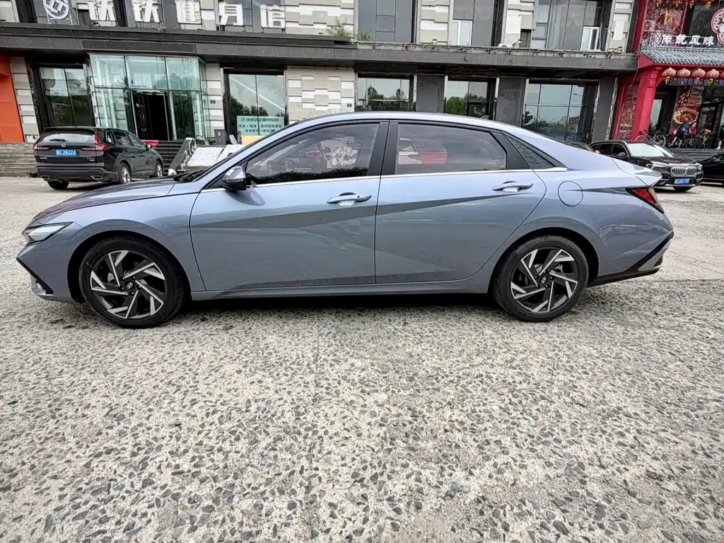 Hyundai Elantra 2023 — фото 8