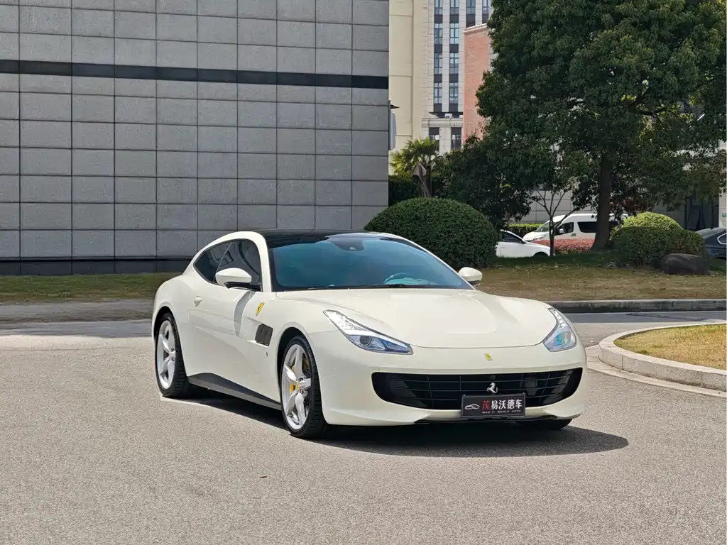 Ferrari GTC4Lusso 2019 — фото 3