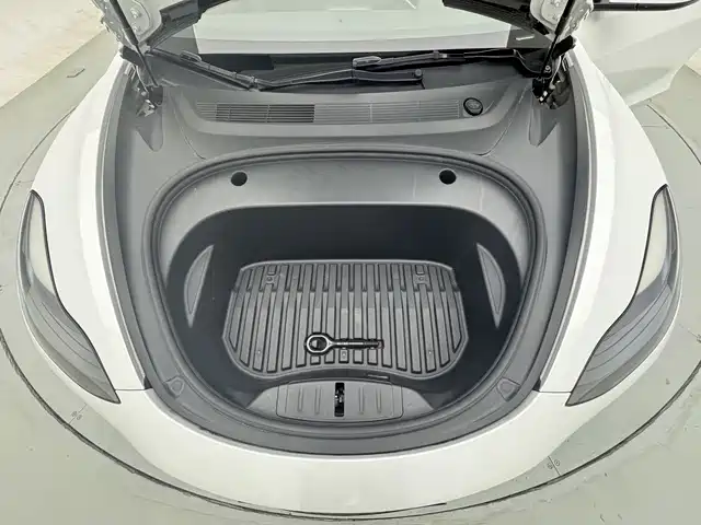 Tesla Model 3 2023 — фото 15