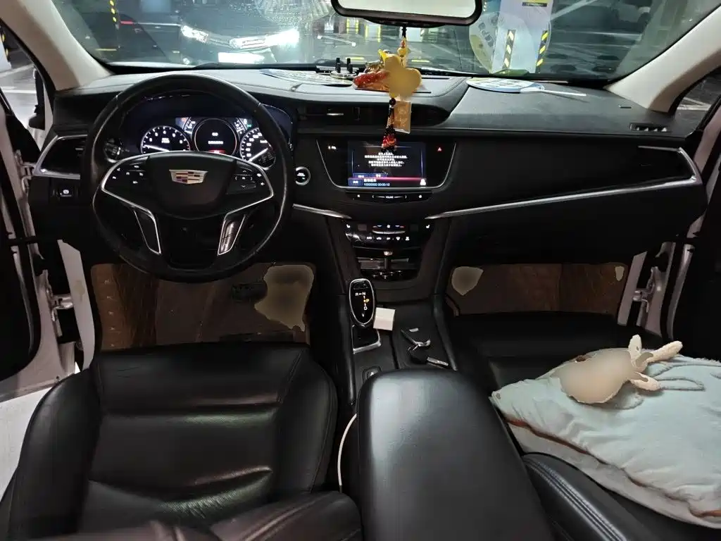 Cadillac XT5 2017 — фото 13