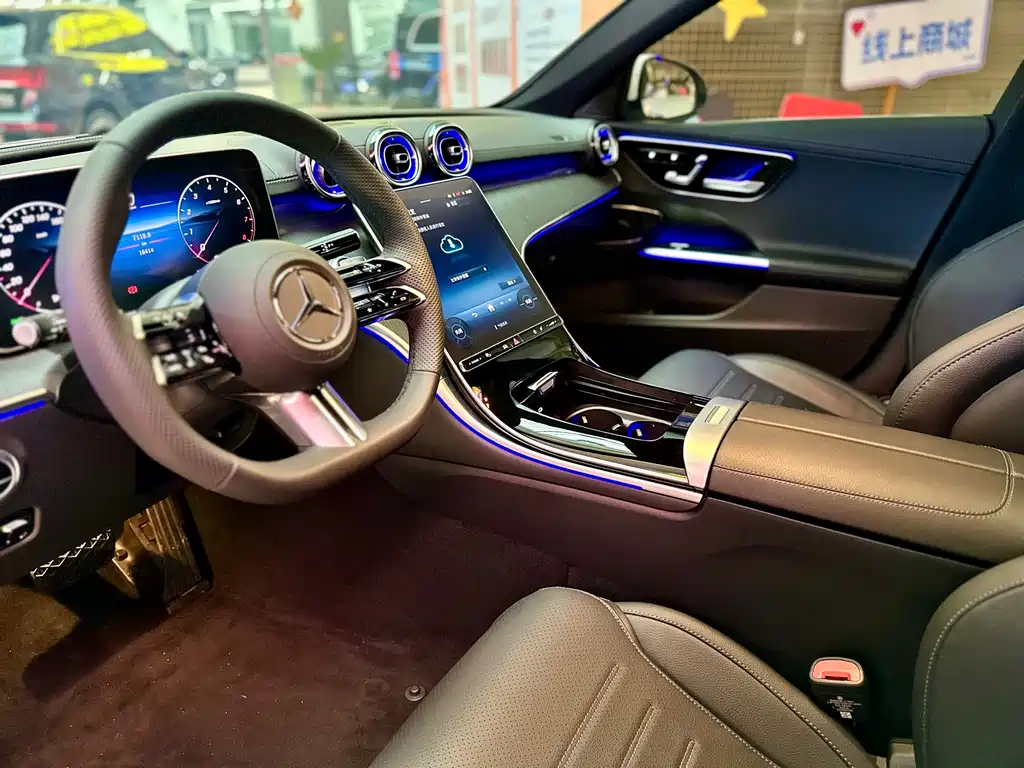 Mercedes-Benz C-Class 2025 — фото 4