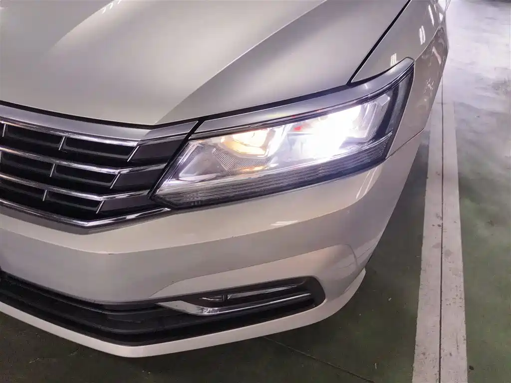 Volkswagen Passat 2017 — фото 18