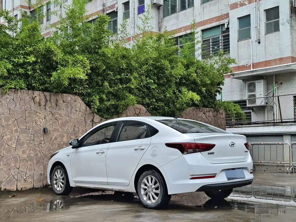 Hyundai Verna 2017 — фото 4