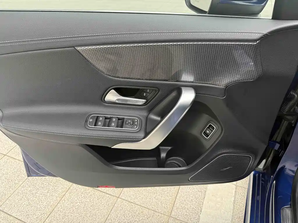 Mercedes-Benz A-Class 2022 — фото 15