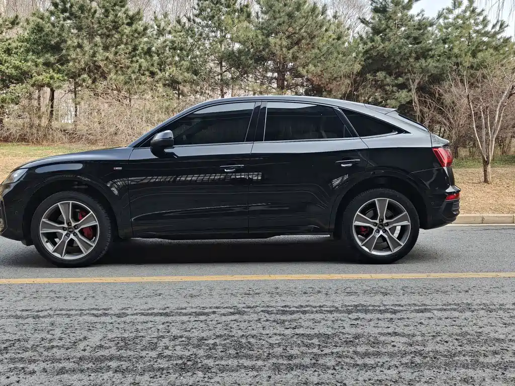 Audi Q5L Sportback 2023 — фото 16