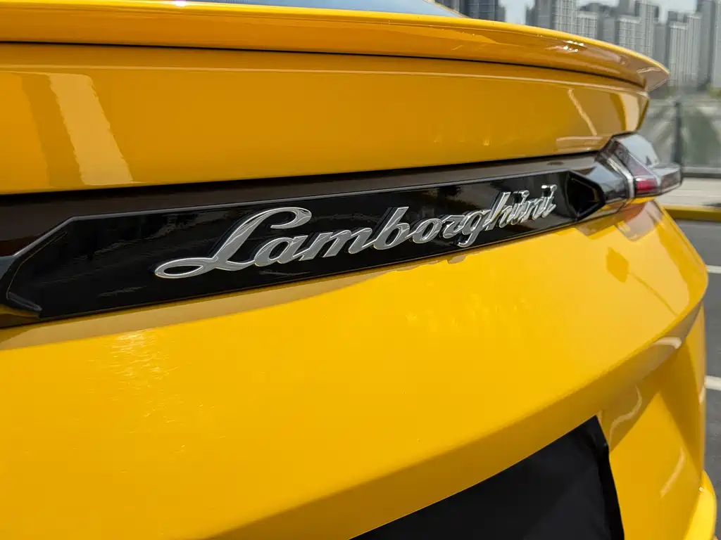 Lamborghini Urus 2021 — фото 16