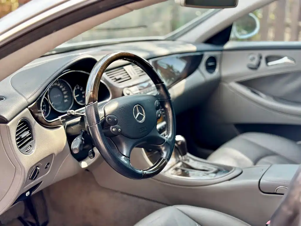 Mercedes-Benz CLS 2006 — фото 12