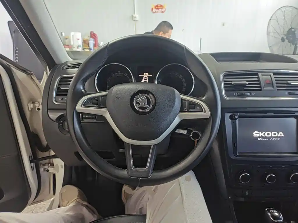 Skoda Yeti 2017 — фото 11