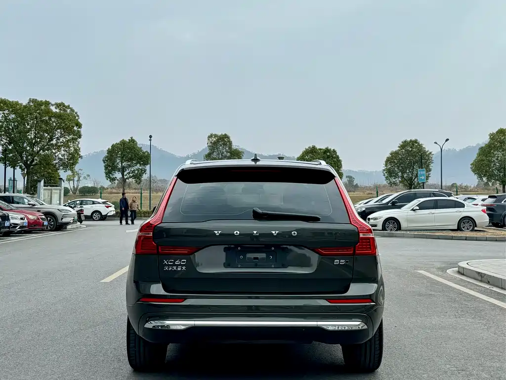 Volvo XC60 2022 — фото 9
