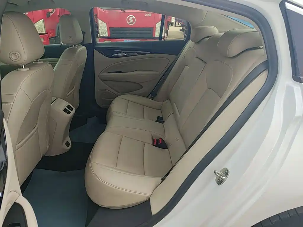 Buick Regal 2020 — фото 17