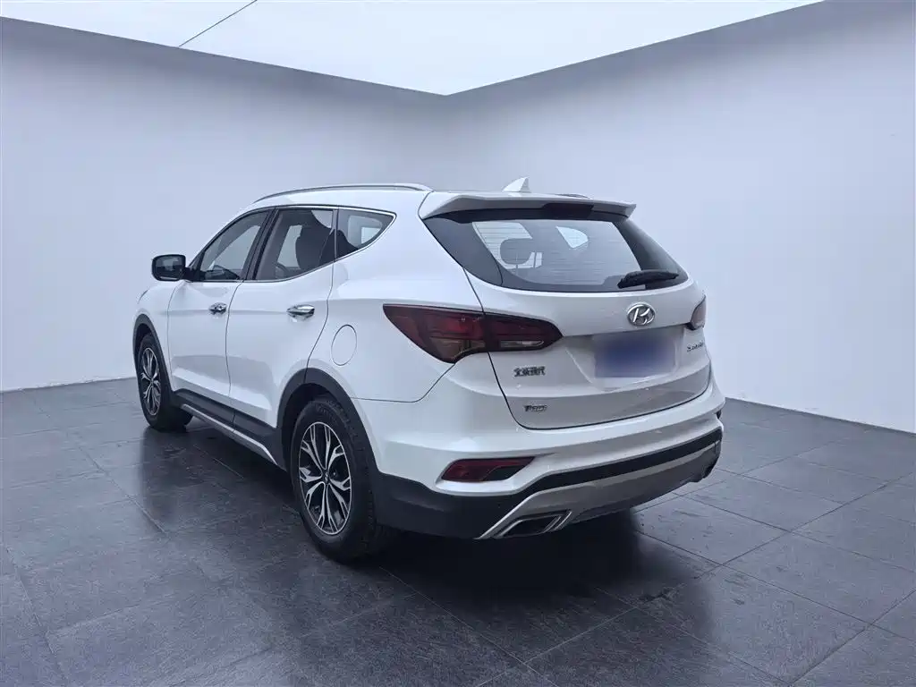 Hyundai Santa Fe 2018 — фото 18
