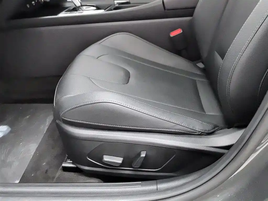 Hyundai Elantra 2025 — фото 20