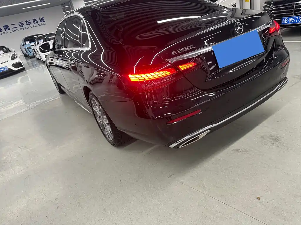 Mercedes-Benz E-Class 2019 — фото 16