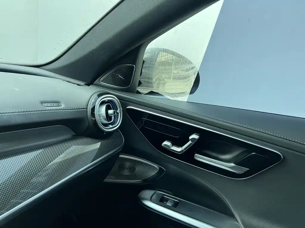 Mercedes-Benz C-Class 2023 — фото 12