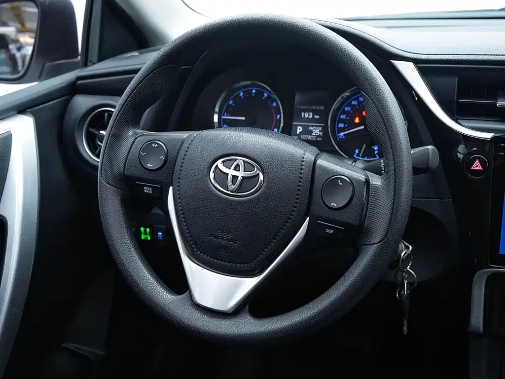 Toyota Corolla 2017 — фото 24