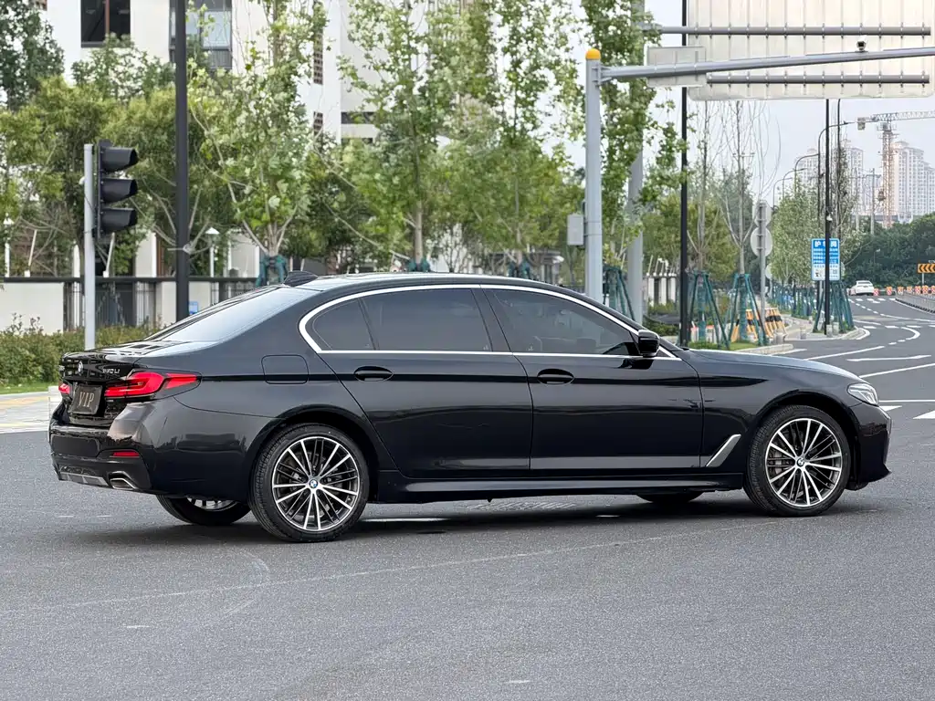 BMW 5 Series 2023 — фото 17