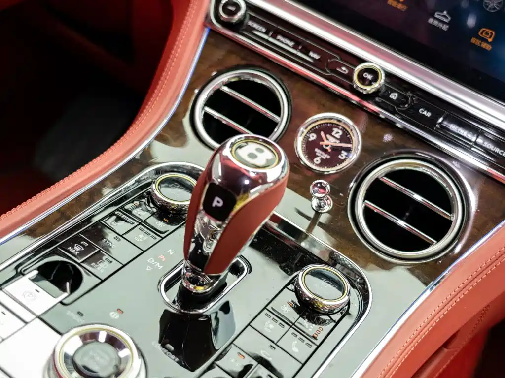 Bentley Continental 2020 — фото 17