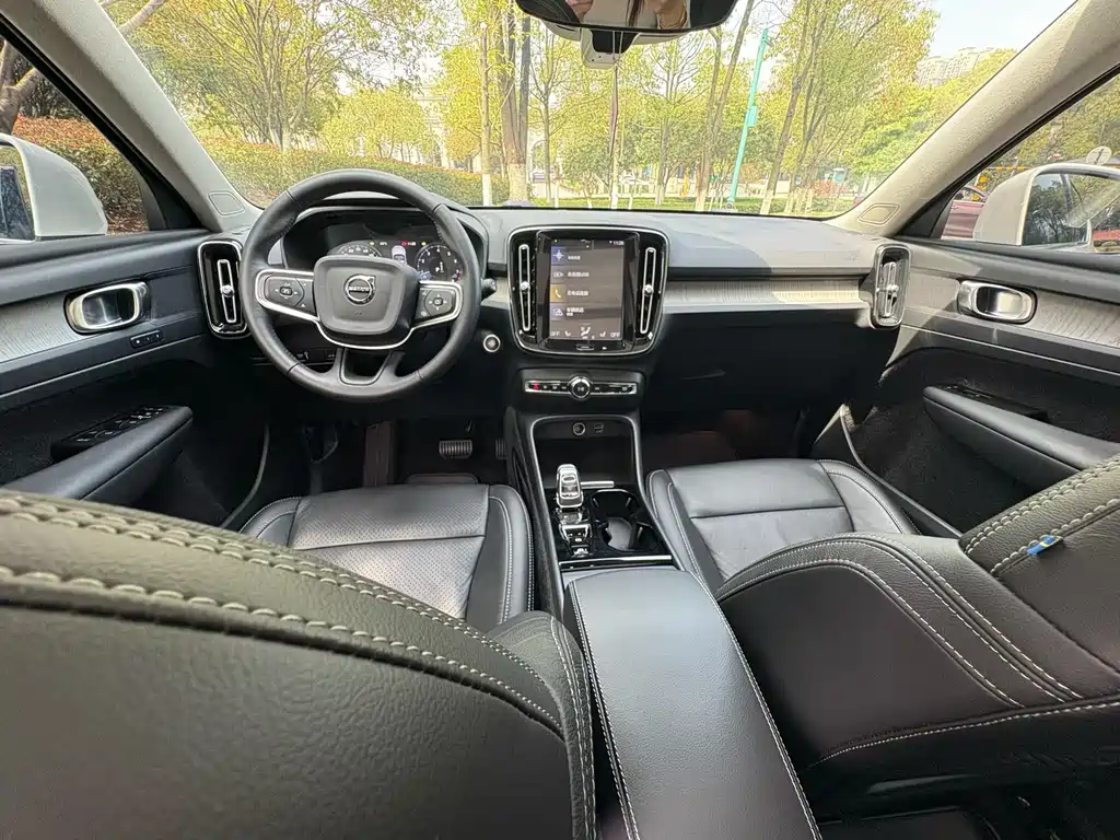 Volvo XC40 2022 — фото 6