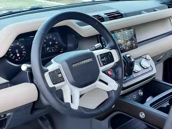 Land Rover Defender 2021