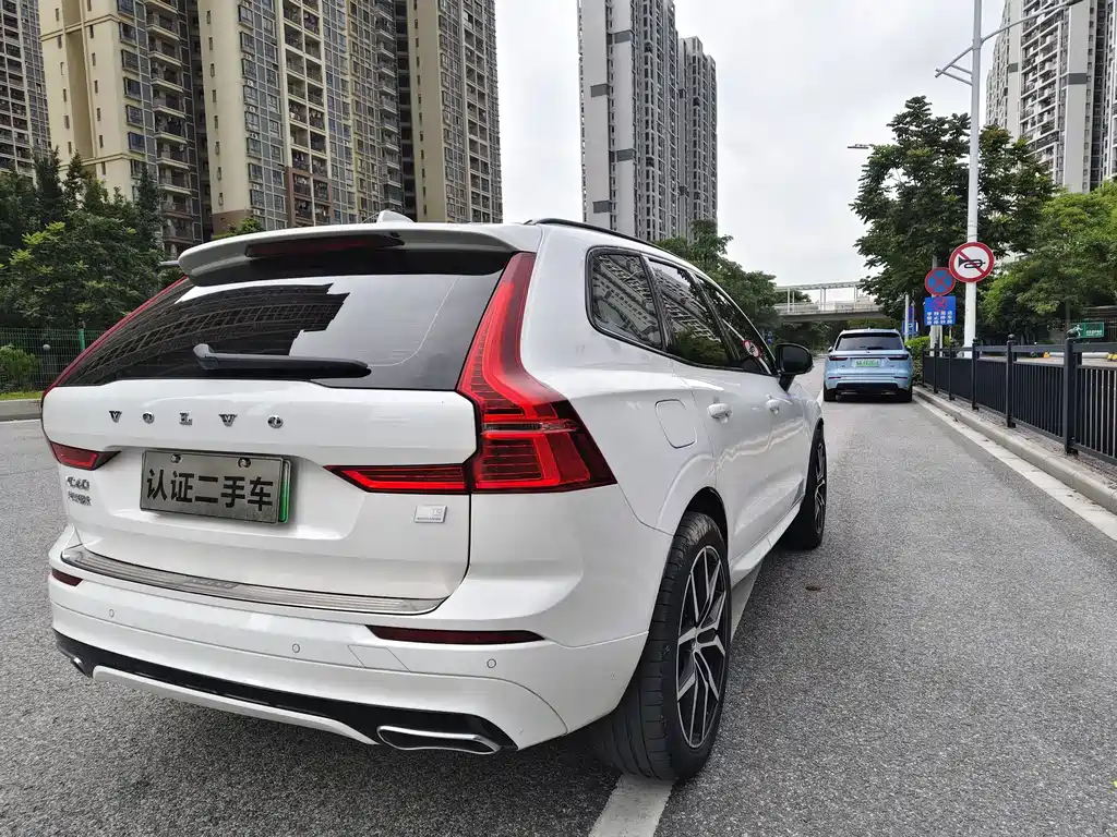Volvo XC60 Plug-In Hybrid 2021 — фото 4