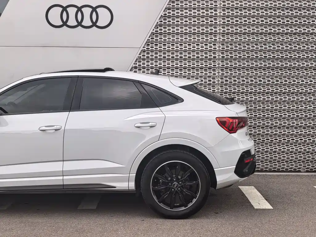 Audi Q3 Sportback 2022 — фото 22