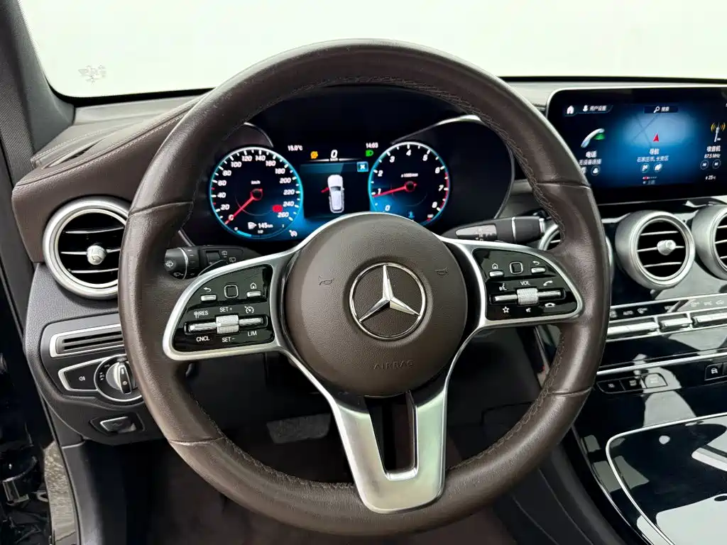 Mercedes-Benz GLC 2023