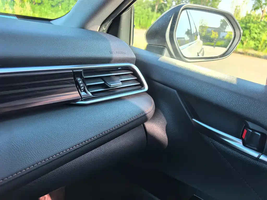 Toyota Camry 2019 — фото 14