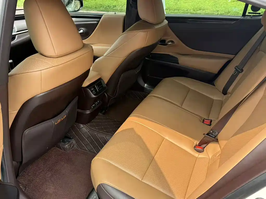 Lexus ES 2019