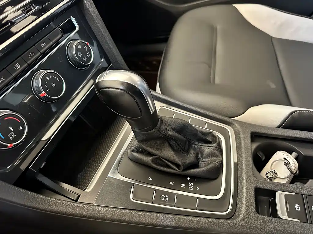 Volkswagen Golf 2018 — фото 16