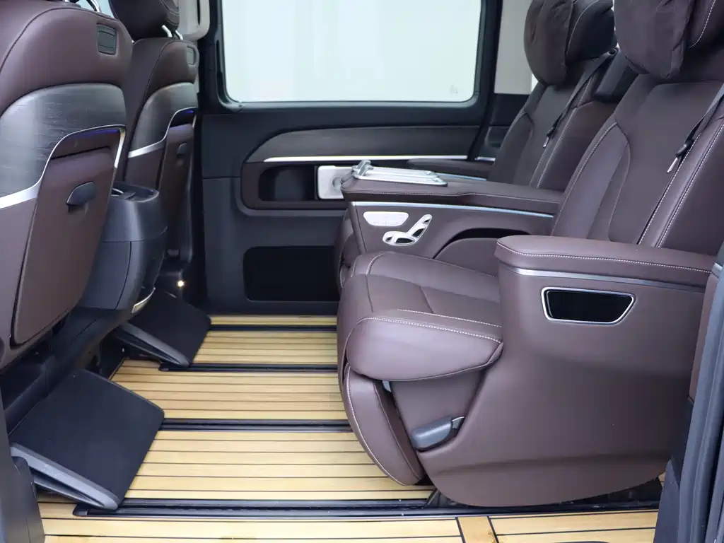 Mercedes-Benz V-Class 2025 — фото 15