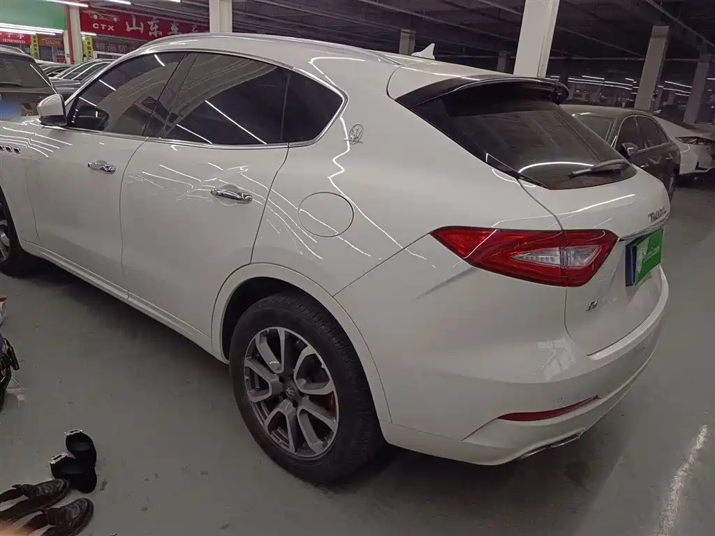 Maserati Levante 2017 — фото 23